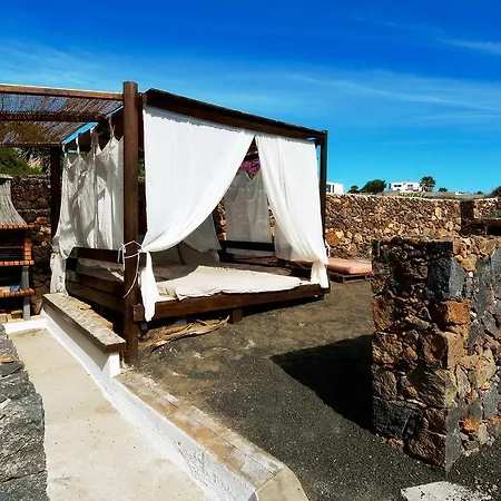 Lava Villa Macher