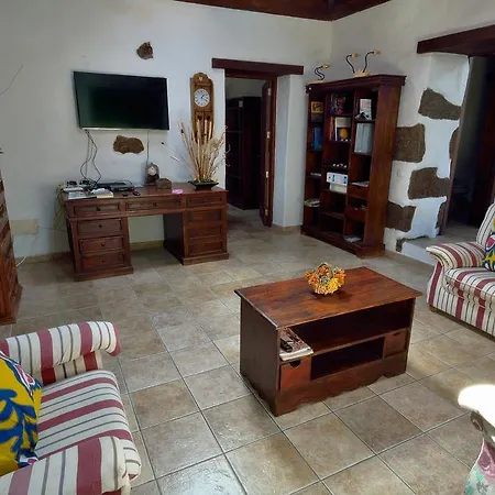 Villa Lava Macher