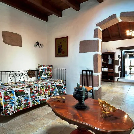 Lava Villa Macher